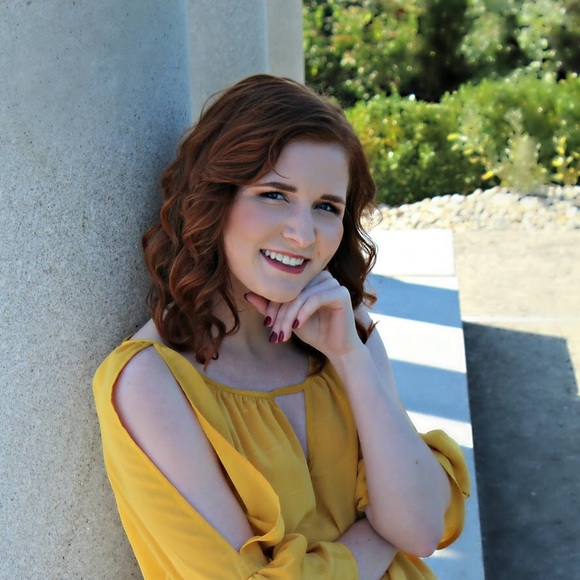 Meet your Posher, Halle - Picture 1 of 1